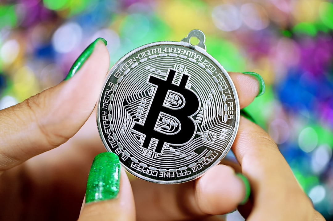 **Coinfirm: Платформа AML для криптовалют — как защитить приватность и соблюсти закон**