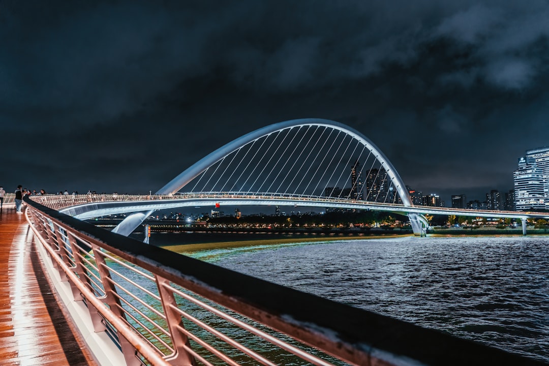 Trustless Bridge Design: Securing Cross-Chain Transactions in the Crypto Era