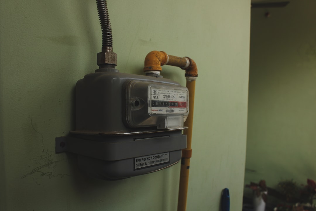 Understanding Power Consumption in Cryptocurrency: A Privacy Perspective